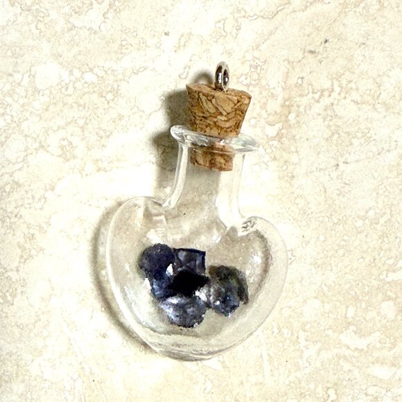 2/20$, Small Glass Heart Bottle Pendant + Tiny Genuine Violet Iolite Cabochons - Picture 1 of 6